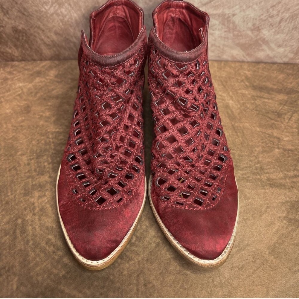 Jeffrey Campbell Taggart Booties 7 Wine Velvet dopamine whimsigoth chic edgy